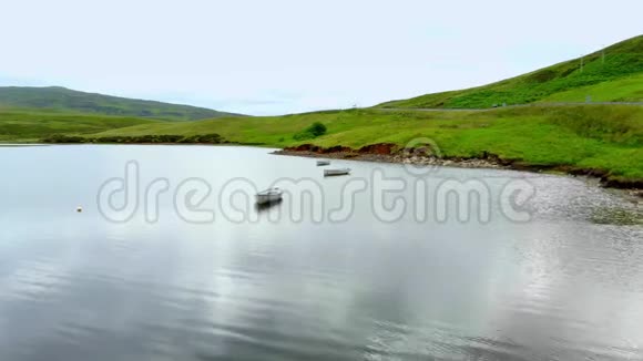 苏格兰斯凯岛美丽的湖泊和景观视频的预览图