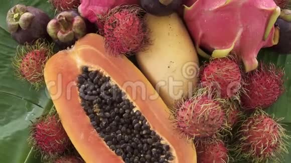 泰国外来热带水果的测定包括木瓜红毛丹龙果芒果和芒果视频的预览图