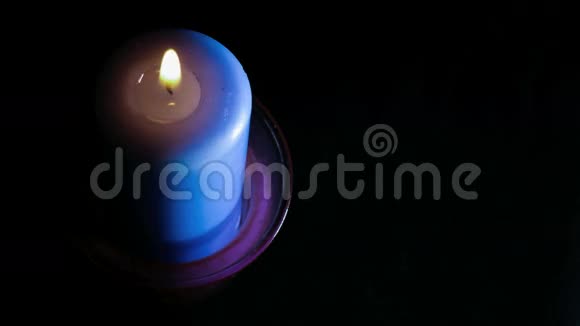 蓝色蜡烛时间流逝视频的预览图