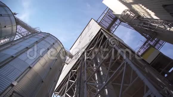 植物油加工厂储罐视频的预览图