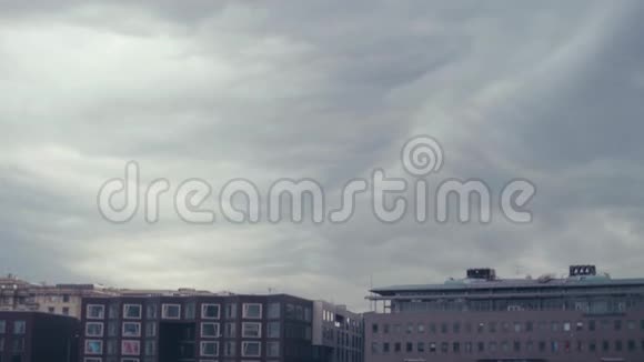雨云在天空中奔跑视频的预览图