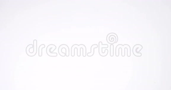 白色背景下用意大利面书写的文字碳水化合物视频的预览图