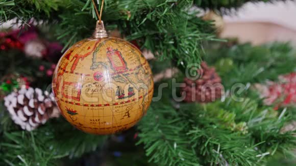 圣诞树地球球的装饰潘潘视频的预览图