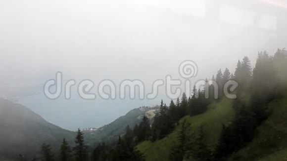 雾在山林中视频的预览图