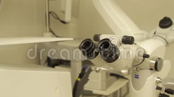 手术室的显微镜视频的预览图