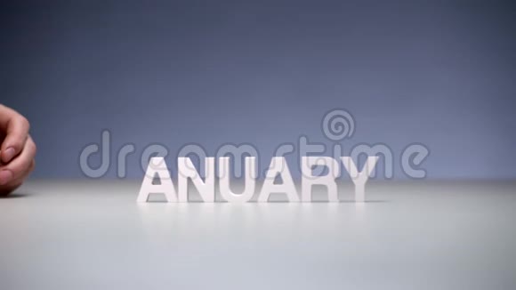 男手作文字一月历年和季节年的冬季月份视频的预览图