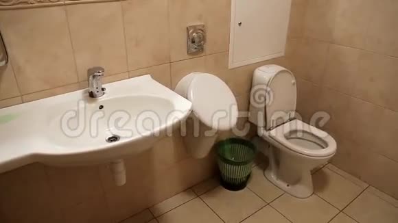 厕所设施视频的预览图