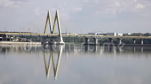 俄罗斯喀山市跨河大桥视频的预览图
