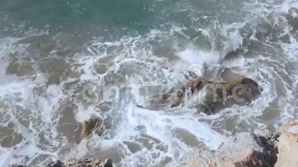 海浪的空中视频的预览图