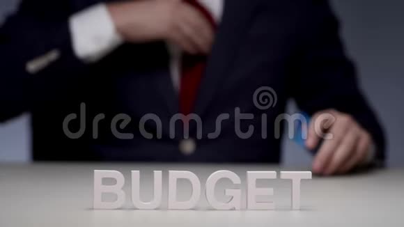 计划和支出个人预算以现金维持预算视频的预览图