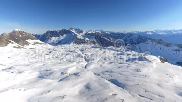 飞越滑雪胜地视频的预览图