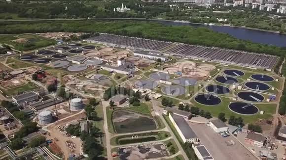 工业工厂的鸟瞰图水处理厂视频的预览图