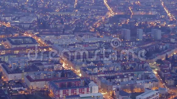 空中观景大城市昼夜时光能源消耗视频的预览图