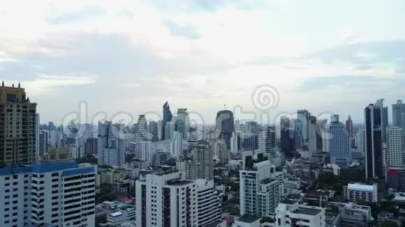 鸟瞰曼谷市区视频的预览图