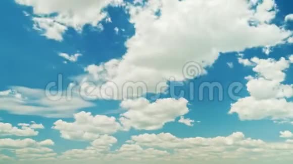 晴朗的晴天蓝天白云视频的预览图