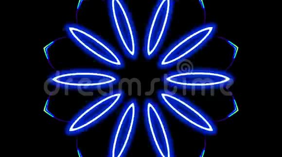 曼陀罗明亮的灯光控制着微妙的颜色的运动有着美丽的花朵形状黑色的背景视频的预览图