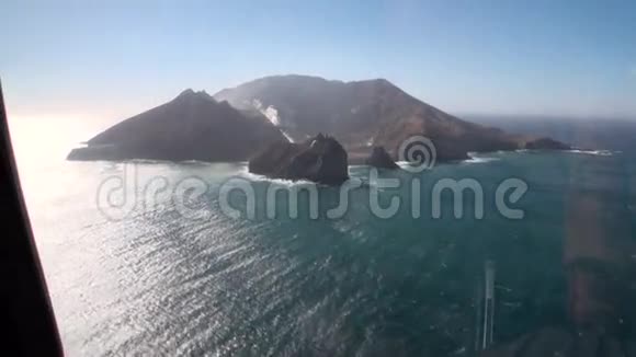 新西兰直升机窗口的白岛和火山全景图视频的预览图