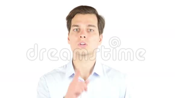 商人用手指在他的嘴前沉默的手势视频的预览图