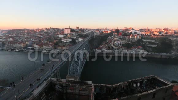 多罗河和多姆路易斯一桥葡萄牙波尔图视频的预览图