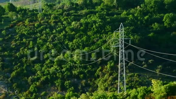 山区高压电线视频的预览图