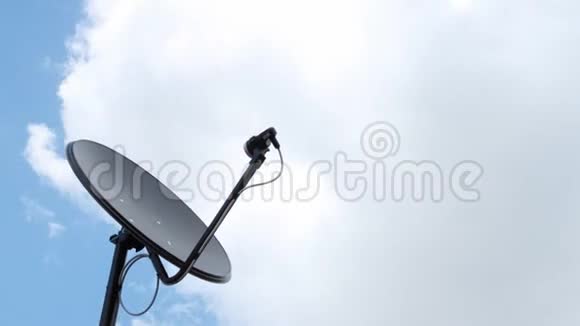 黑天线通信卫星盘上空延时视频的预览图