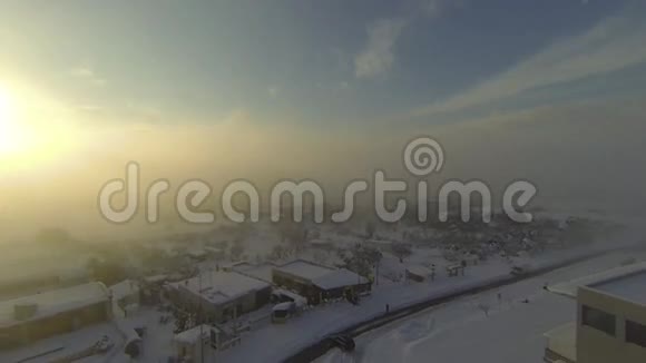 在意大利寒冷的冬天美丽的雪景被照亮视频的预览图