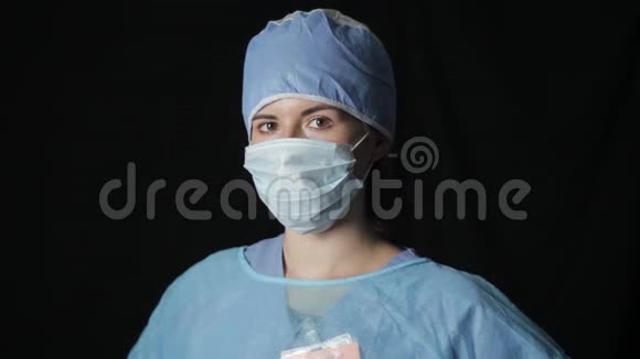 外科医生摘下他们的面具1080便士视频的预览图