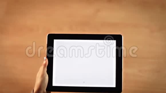 顶部女性手写Y字坐标系平板上的方程式视频的预览图