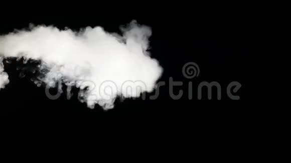 黑色背景下的烟雾云来了视频的预览图