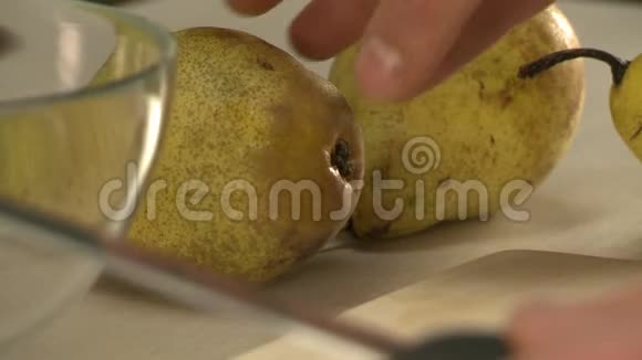 煮切梨做甜点视频的预览图