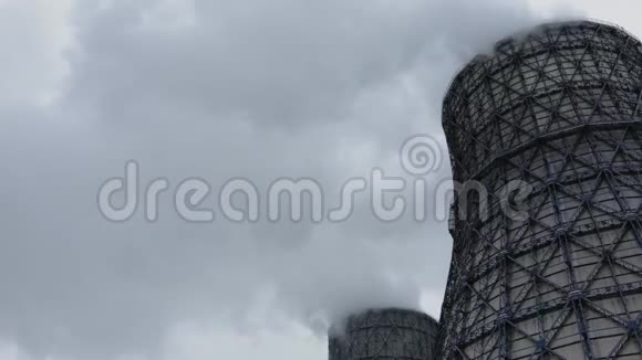巨大的吸烟火电站污染环境有毒排放视频的预览图