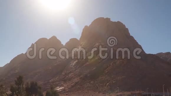 无生的山亮起了正午的阳光视频的预览图