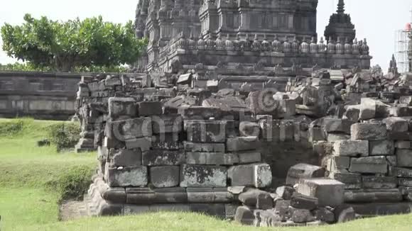 CandiPrambanan或CandiRaraJonggrang是中世纪9世纪印度教寺庙建筑群视频的预览图