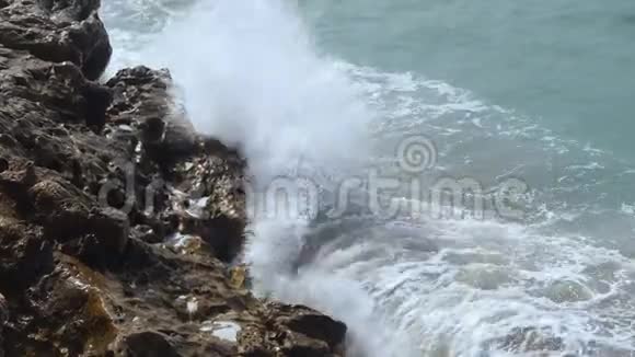 海浪的空中视频的预览图