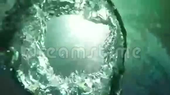 气圈水肺潜水视频的预览图