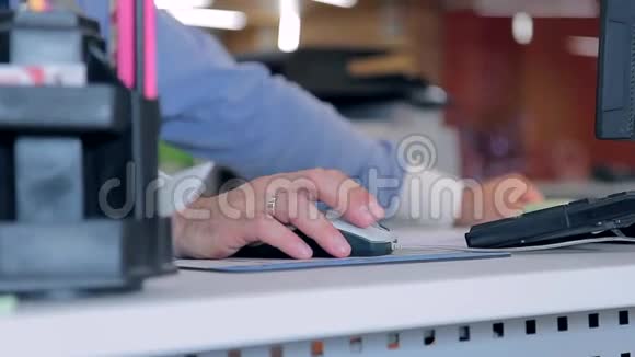 人手电脑鼠标视频的预览图