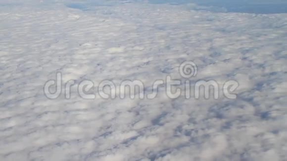 云层之上视频的预览图