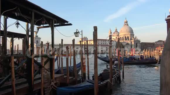 观大教堂圣玛丽亚德拉敬礼阳光明媚的早晨意大利威尼斯视频的预览图