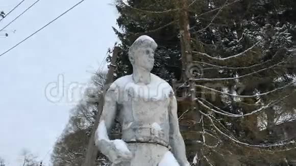纪念碑工人冬季视频的预览图
