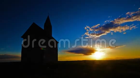 日落时分山上有教堂视频的预览图