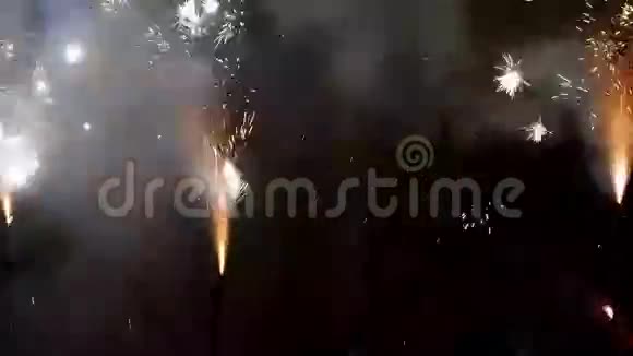 火跑Correfoc传统庆祝加泰罗尼亚视频的预览图