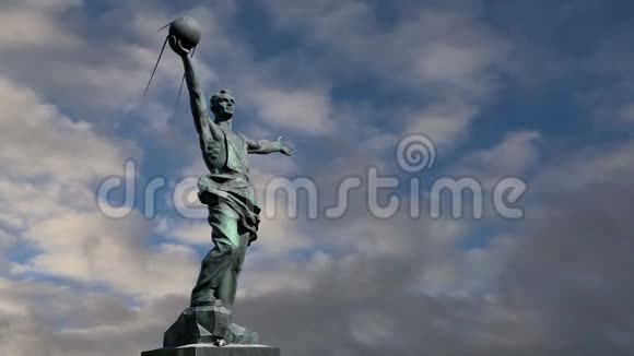 雕塑复合材料第一颗卫星在莫斯科俄罗斯视频的预览图