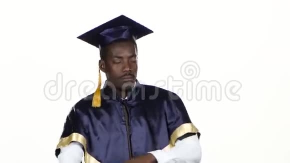 毕业形式的毕业生表示拒绝白色的关门视频的预览图