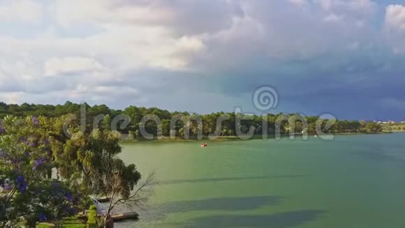 空中全景大青水湖逆天视频的预览图