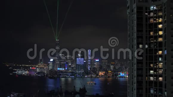 晚上香港的灯光秀视频的预览图