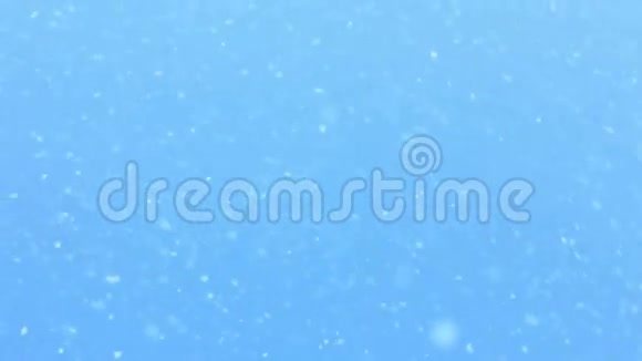 蓝天上的雪花视频的预览图