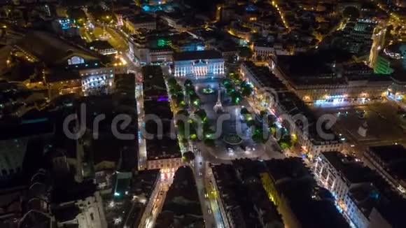葡萄牙里斯本空中时光流逝城市中心夏季无人驾驶飞机之夜视频的预览图