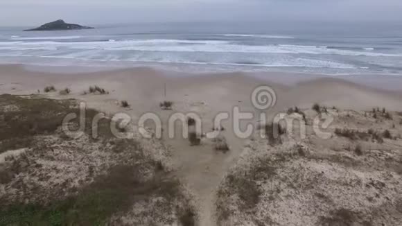 精彩的海滩巴西圣卡塔里纳的Imbituba维拉海滩视频的预览图