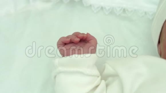 医院新生儿的肖像视频的预览图