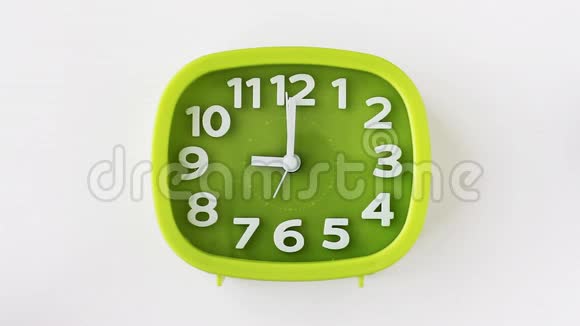 绿色时钟白色数字和白色背景箭头时间流逝视频的预览图